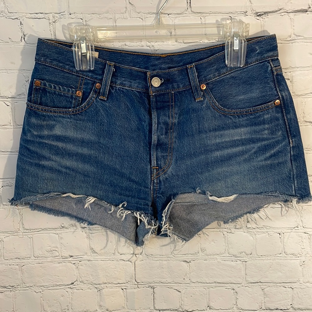 Urban Outiftters Levi’s 501 jean denim shorts